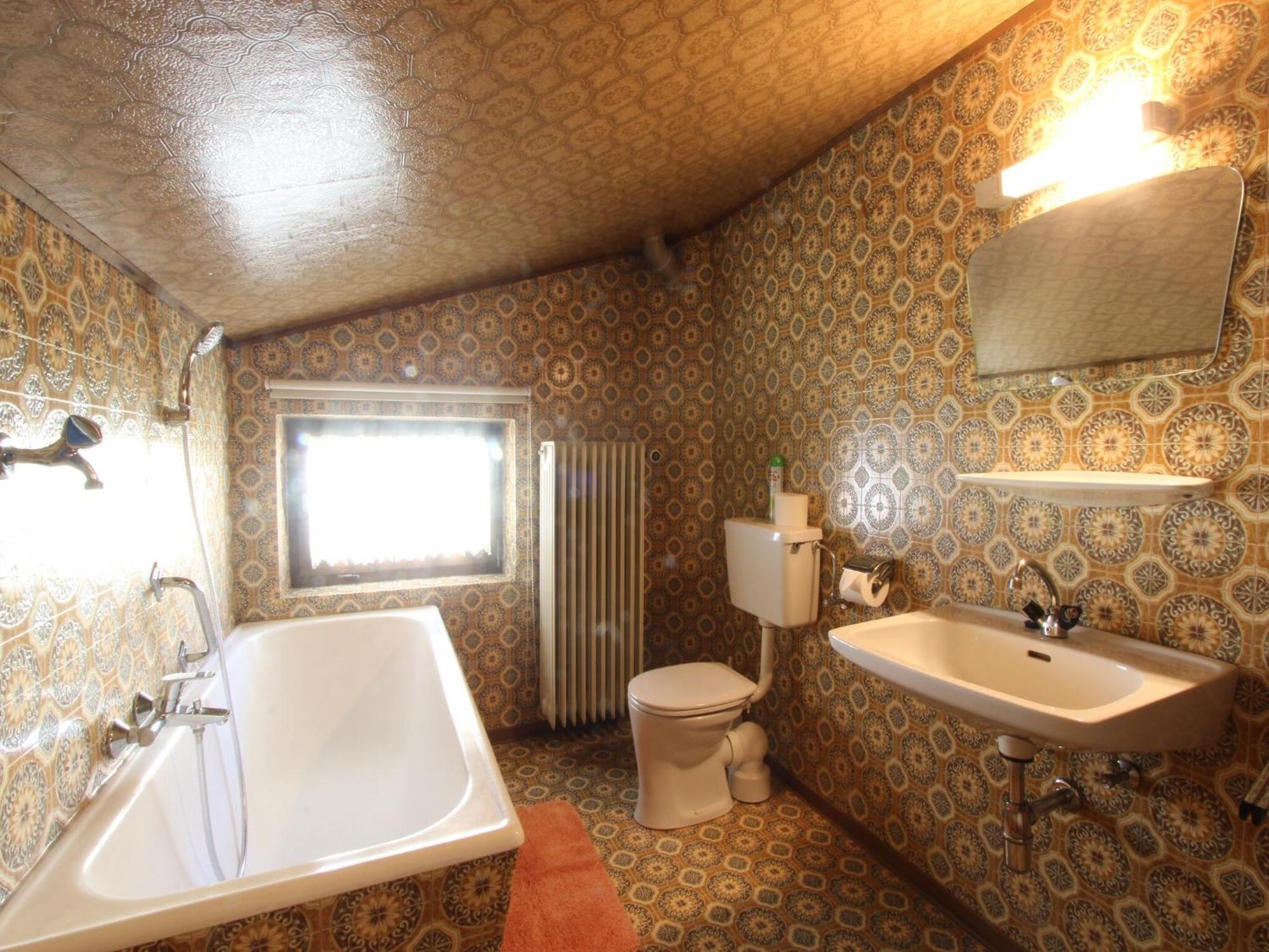 Spacious Near Area In Apartment *
