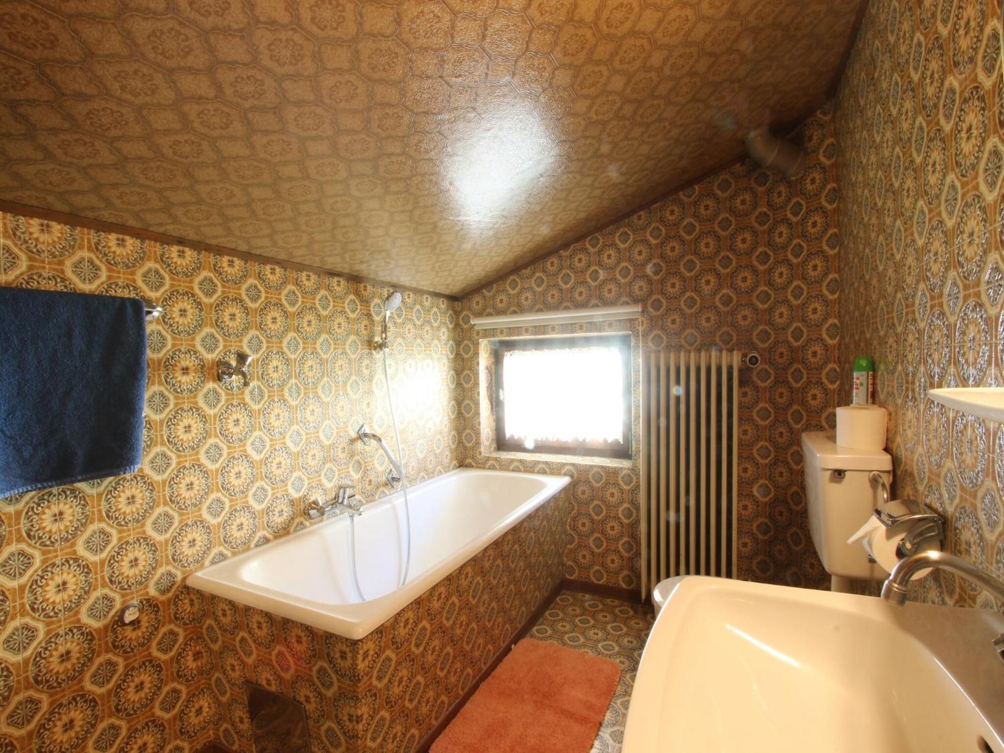 Spacious Near Area In Apartment