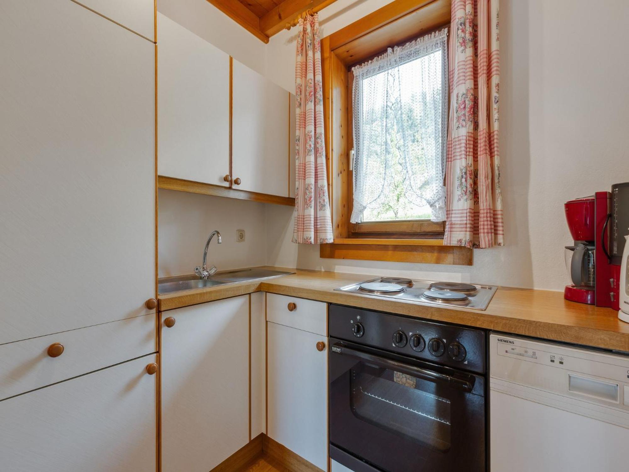 Spacious Near Area In Apartment *