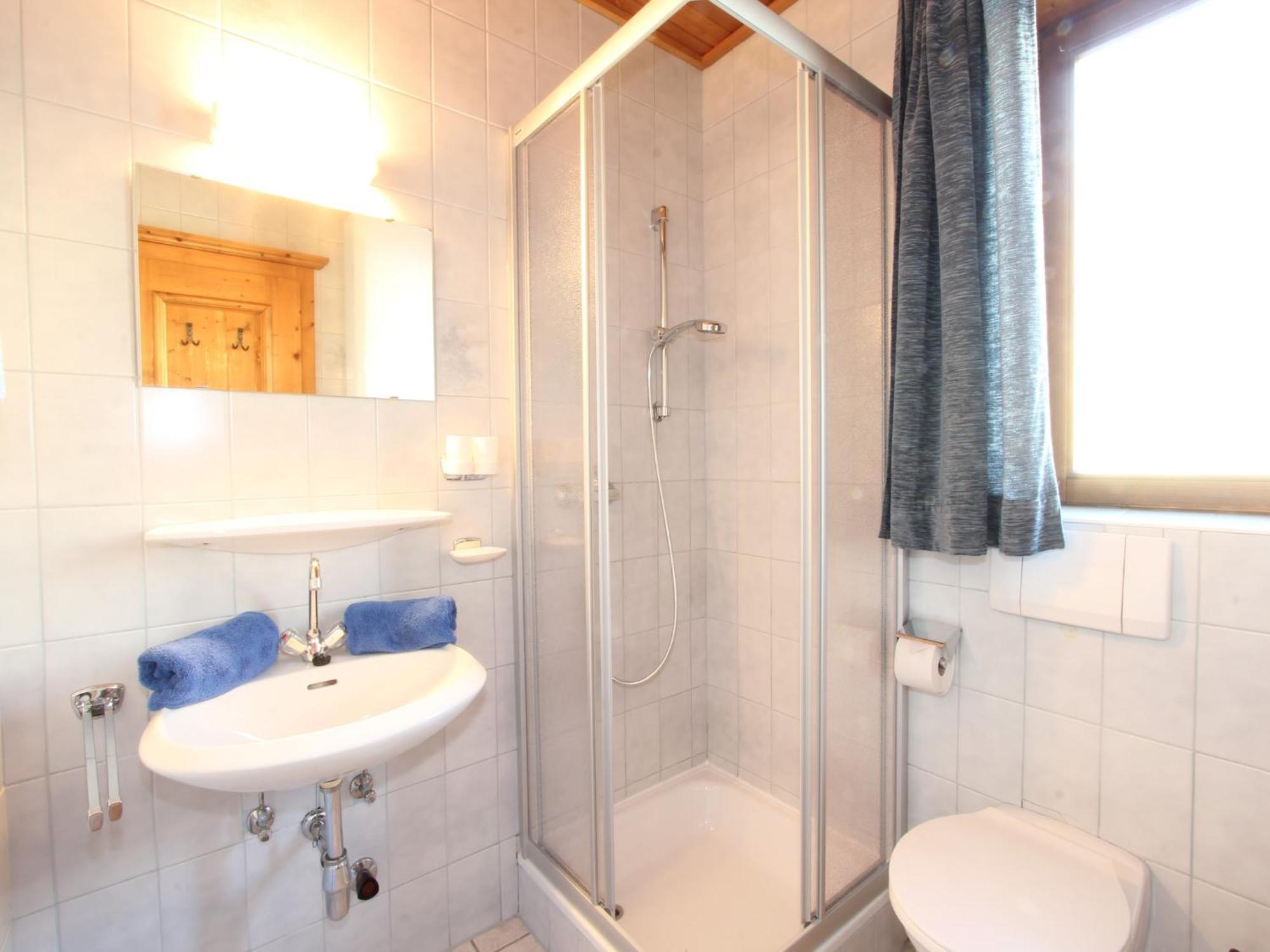 Apartment Spacious Near Area In *